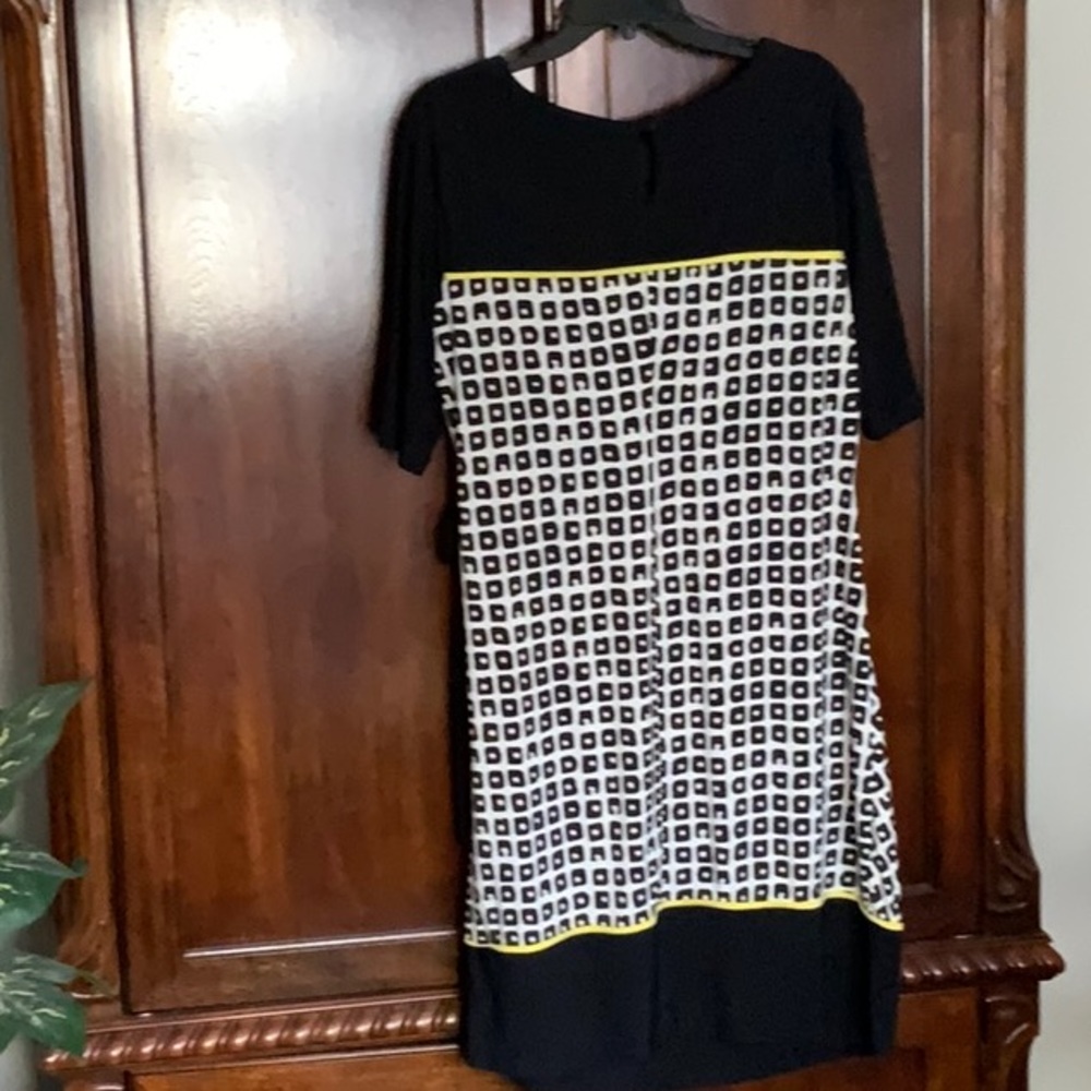 Ladies black white yellow accents dress - Picture 5 of 6